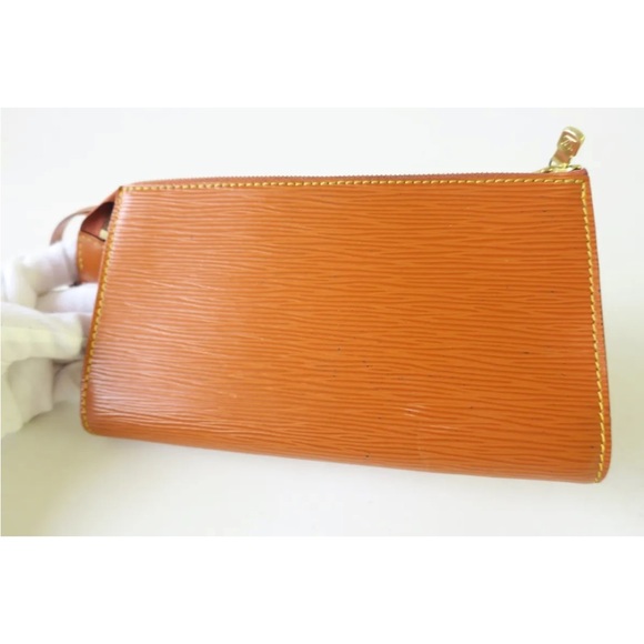 Louis Vuitton Epi Pochette - Picture 4 of 14
